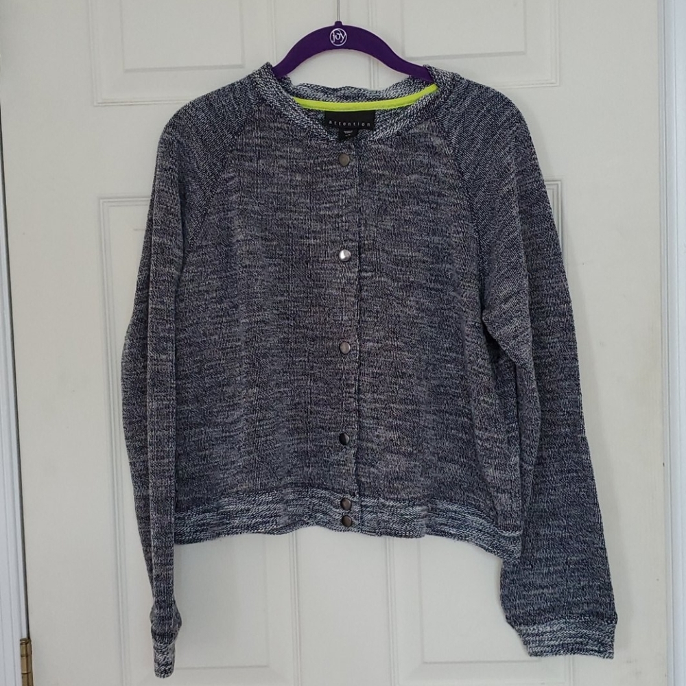 Attention blue short sweater with snap closures